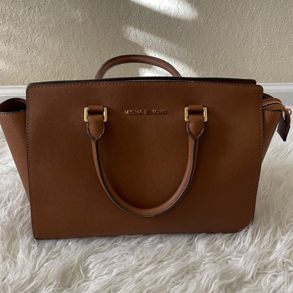 MICHAEL Michael Kors Handbags - Beautiful Selma leather, used